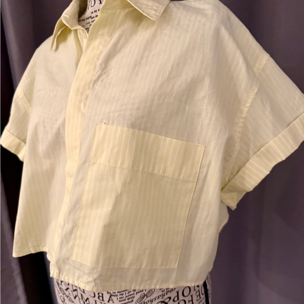 Zara Oversized Cropped Yellow Short-Sleeve Button-Up Top - Picture 2 of 3